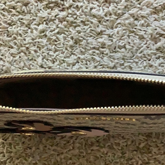 Michael Kors wristlet - Picture 8 of 8